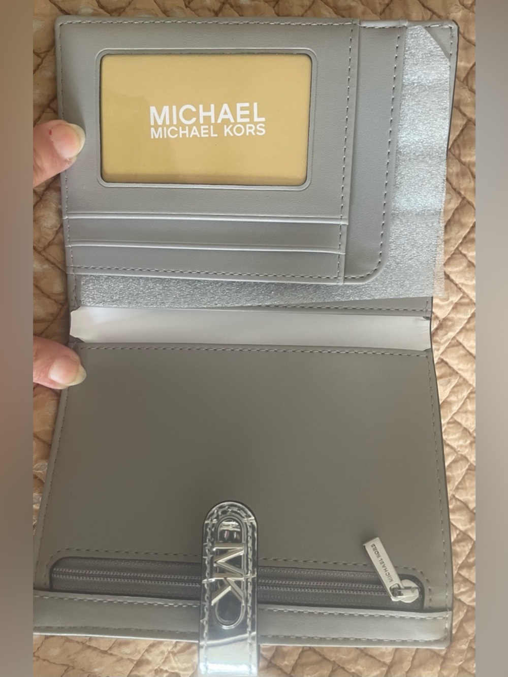 MICHAEL KORS METALLIC MK SIGNATURE FLAT BIFOLD WALLET/PASSPORT CASE HOLDER - Picture 7 of 8